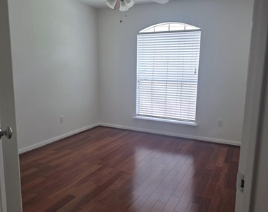 2710 Grants Lake Boulevard - Photo Thumbnail 13
