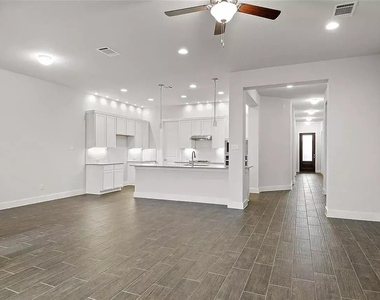 200 Castlefields Street - Photo Thumbnail 3