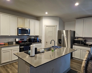 7831 Murciana Drive - Photo Thumbnail 5