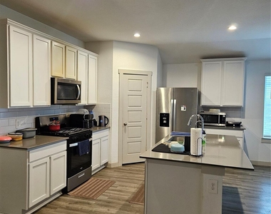 7831 Murciana Drive - Photo Thumbnail 7