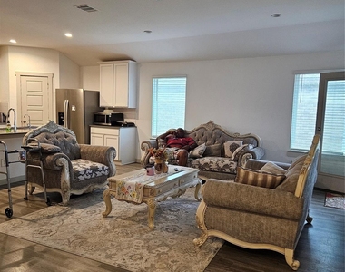 7831 Murciana Drive - Photo Thumbnail 3
