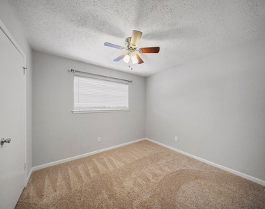 21106 Park Villa Drive - Photo Thumbnail 11