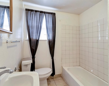 4233 Dupont Street - Photo Thumbnail 8