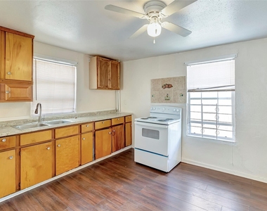 4233 Dupont Street - Photo Thumbnail 4