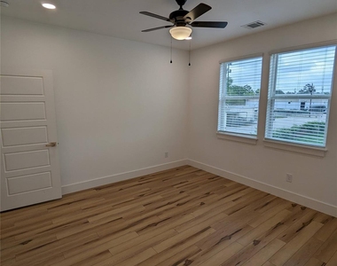 4915 Fisk Street - Photo Thumbnail 25
