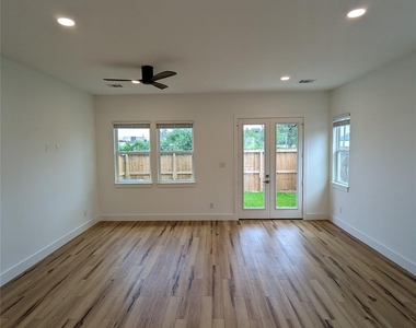 4915 Fisk Street - Photo Thumbnail 4