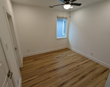 4915 Fisk Street - Photo Thumbnail 19