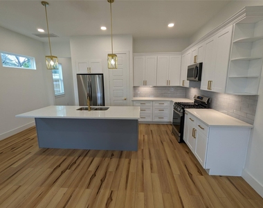 4915 Fisk Street - Photo Thumbnail 9