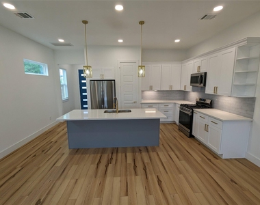 4915 Fisk Street - Photo Thumbnail 7