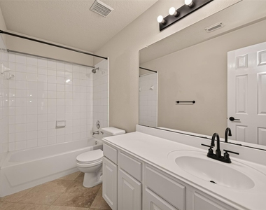 12135 English Brook Circle - Photo Thumbnail 17