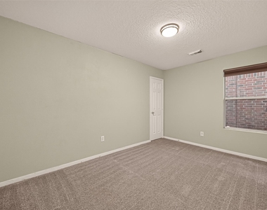 12135 English Brook Circle - Photo Thumbnail 20