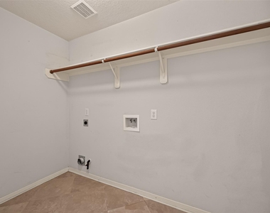 12135 English Brook Circle - Photo Thumbnail 16