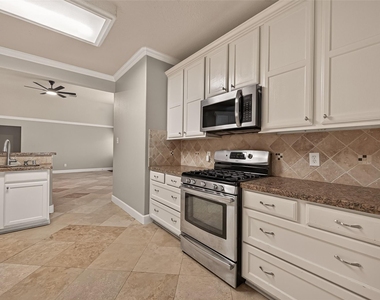 12135 English Brook Circle - Photo Thumbnail 11