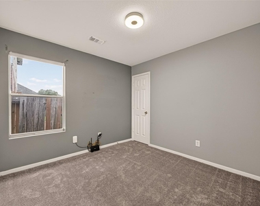 12135 English Brook Circle - Photo Thumbnail 18