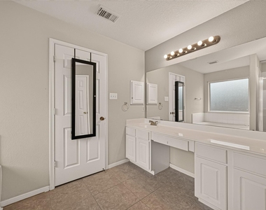 12135 English Brook Circle - Photo Thumbnail 26