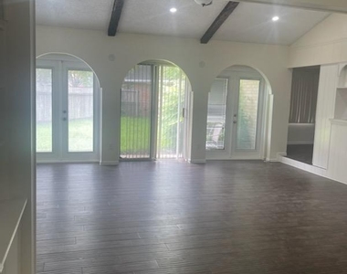103 Bluebonnet Street - Photo Thumbnail 1