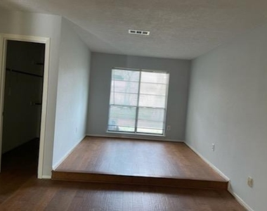 1326 Barrowgate Drive - Photo Thumbnail 3