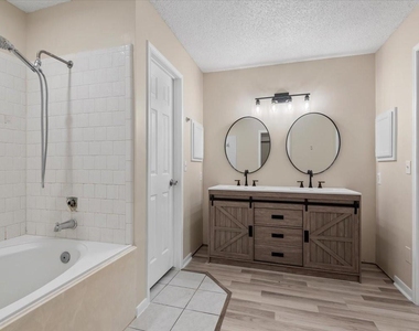 18182 Forest Cedars Drive - Photo Thumbnail 13