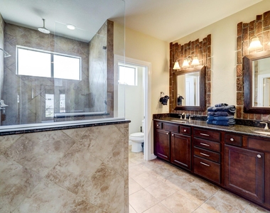 1305 Delano Street - Photo Thumbnail 6