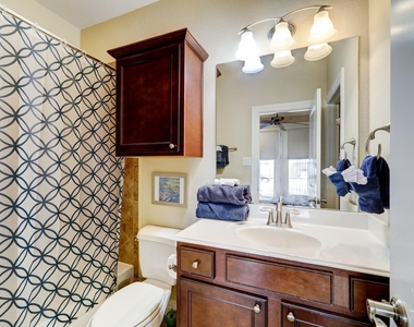 1305 Delano Street - Photo Thumbnail 8