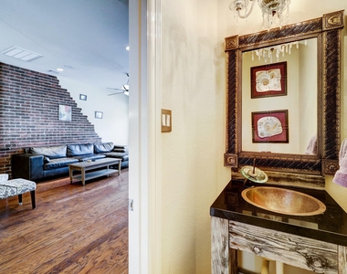 1305 Delano Street - Photo Thumbnail 4