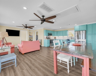 610 Surf Drive - Photo Thumbnail 2