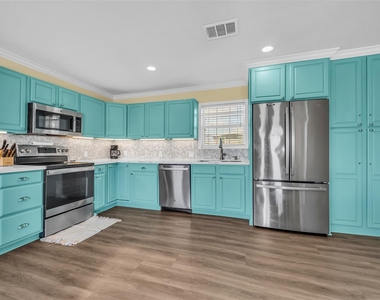 610 Surf Drive - Photo Thumbnail 3