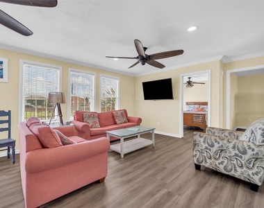 610 Surf Drive - Photo Thumbnail 4