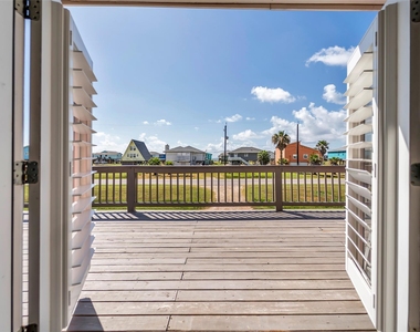 610 Surf Drive - Photo Thumbnail 10