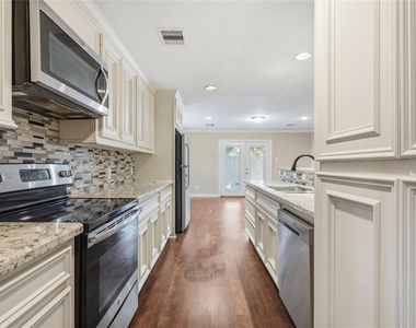 505 Malvern Avenue - Photo Thumbnail 2