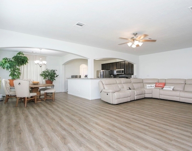 10516 Primo Place - Photo Thumbnail 5