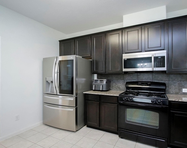 10516 Primo Place - Photo Thumbnail 9