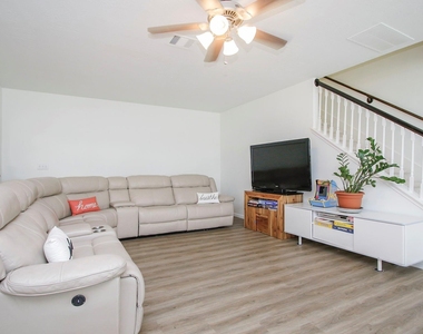 10516 Primo Place - Photo Thumbnail 6