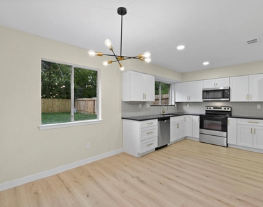 2322 Aprilmont Drive - Photo Thumbnail 12