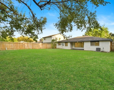 2322 Aprilmont Drive - Photo Thumbnail 34