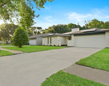 2322 Aprilmont Drive - Photo Thumbnail 2