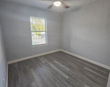 4724 4th           Units    B,c,d,e Street - Photo Thumbnail 9