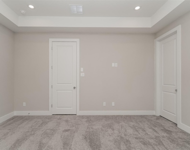 8318 Curry Road - Photo Thumbnail 10