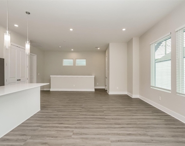 8318 Curry Road - Photo Thumbnail 3