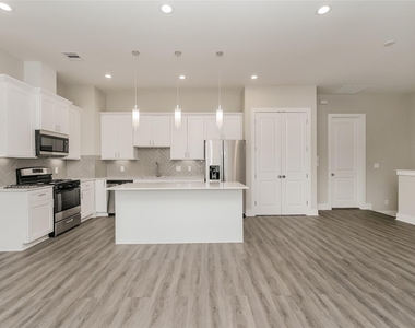 8318 Curry Road - Photo Thumbnail 2