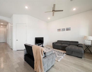 199 Waterpoint Court - Photo Thumbnail 13