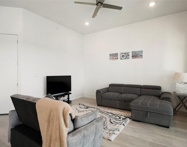 199 Waterpoint Court - Photo Thumbnail 14