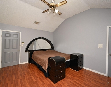 13102 Richmond Avenue - Photo Thumbnail 27