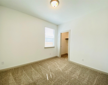 2811 Chancery Summit Court - Photo Thumbnail 11