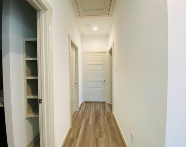 2811 Chancery Summit Court - Photo Thumbnail 15
