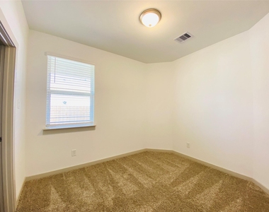 2811 Chancery Summit Court - Photo Thumbnail 12