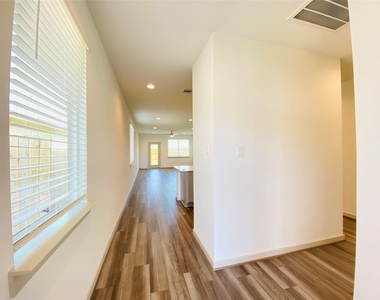 2811 Chancery Summit Court - Photo Thumbnail 7