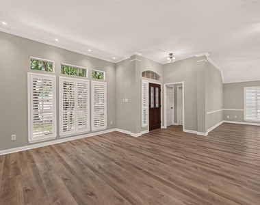 1527 Lake Pauline Court - Photo Thumbnail 7