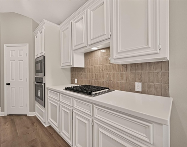 1527 Lake Pauline Court - Photo Thumbnail 18