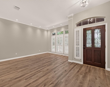 1527 Lake Pauline Court - Photo Thumbnail 6